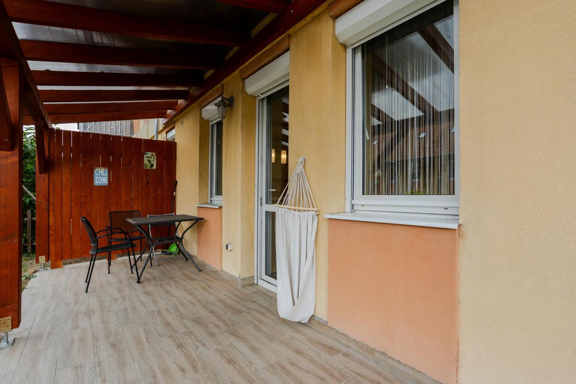 Six Corners - Sunny Corner Apartment Pecs Bagian luar foto