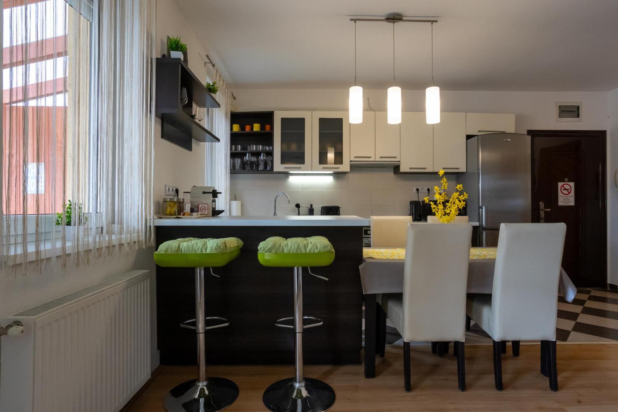 Six Corners - Sunny Corner Apartment Pecs Bagian luar foto