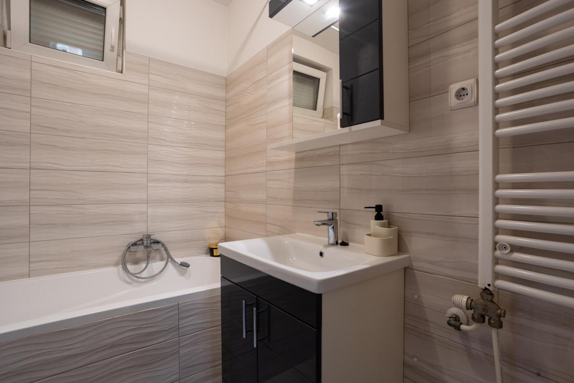Six Corners - Sunny Corner Apartment Pecs Bagian luar foto